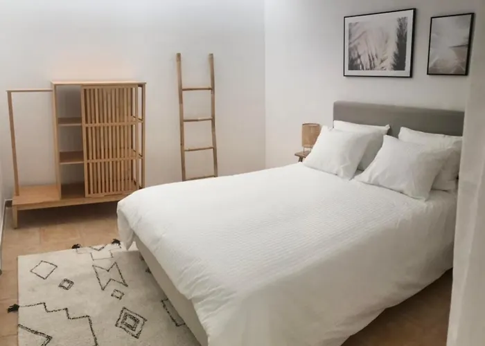 Accommodation In Sesimbra - Two Double Bedroom