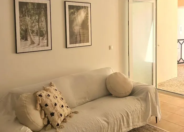 Accommodation In Sesimbra - Two Double Bedroom